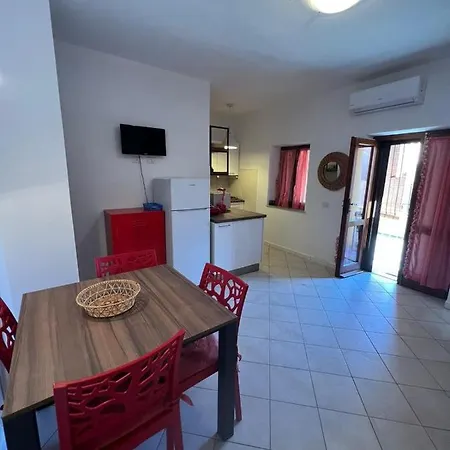 Hébergement de vacances Trilocale Climatizzato Con Cortile *